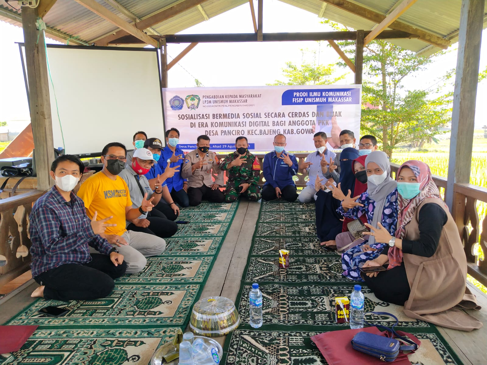 Tim Dosen PKM LP3M Prodi Komunikasi Unismuh Sosialisasi Bermedia Sosial Secara Cerdas dan Bijak