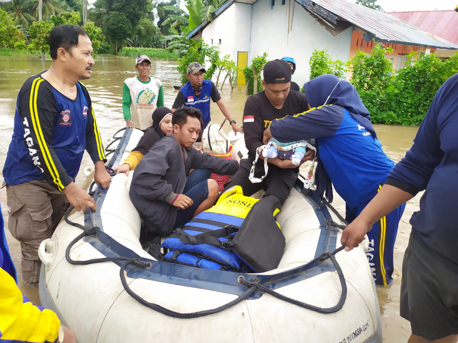 Amran Usul Bantuan ke Provinsi dan Pusat