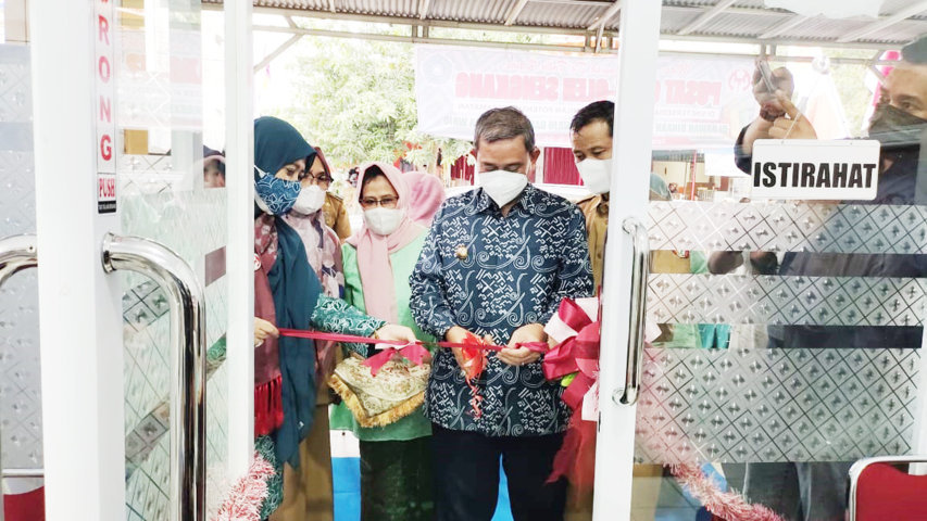 Amran Resmikan Pusat Oleh-Oleh Sengkang