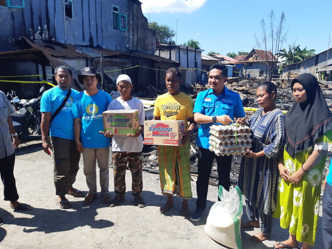 Blue Helmet Gelora Bantu Korban Kebakaran di Galesong
