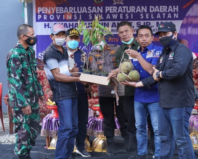 Syahar Bantu Masyarakat Petani Bibit Durian