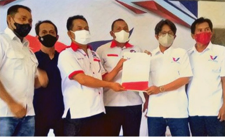 Yulius Paturu Akan PAW Yan Anggung
