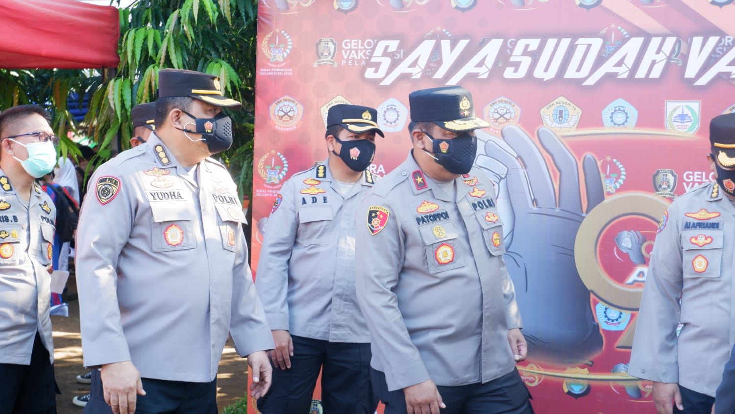 Wakapolda Sulsel Tinjau Gelora Vaksinasi Pelajar Yang Digelar Akpol 1998 Di SMKN 02 Makassar