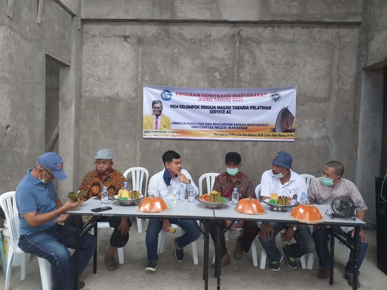 LP2M UNM Beri Pelatihan Servis AC ke Remaja Masjid Tabaria