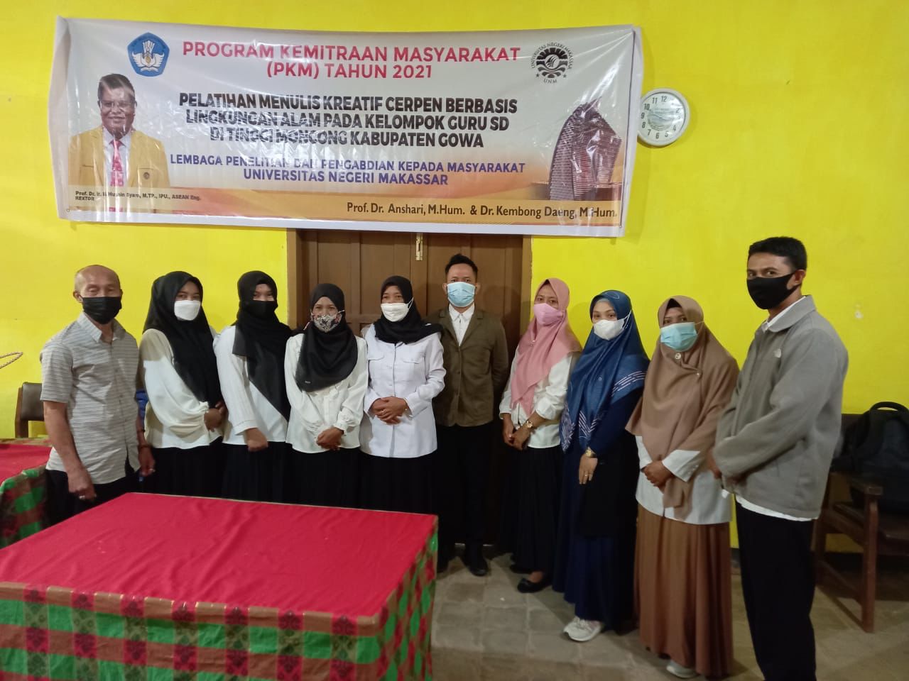 Guru Besar UNM Latih Teknik Menulis Cerpen  pada Kelompok Guru SD di Tinggimoncong, Gowa