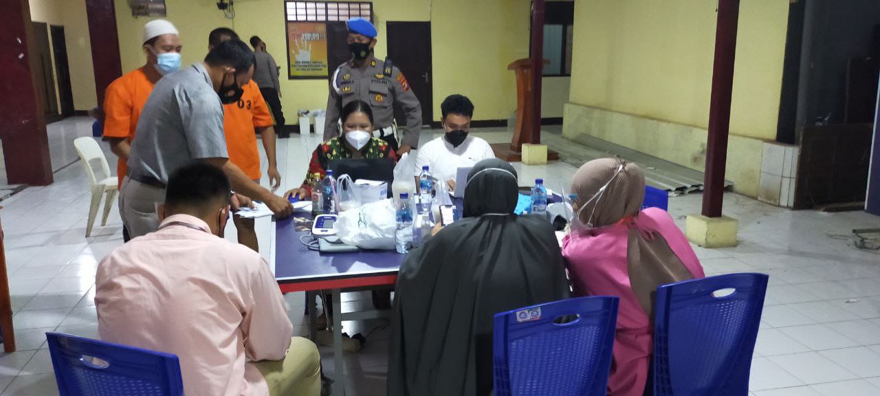 Cegah Penyebaran Covid pada Tahanan, Polres Pelabuhan Makassar kembali berikan Vaksin