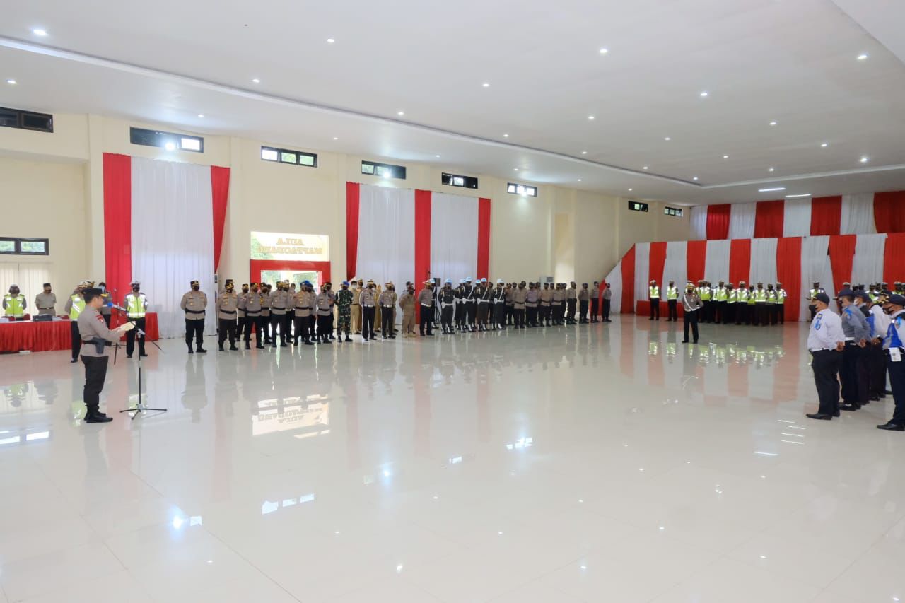 Kapolda Sulsel Pimpin Upacara  Gelar Pasukan Operasi Patuh 2021