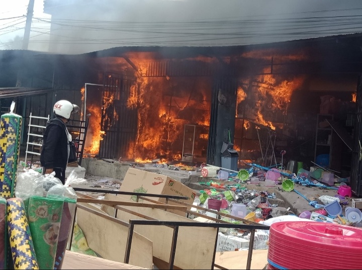 Tujuh Kios di Pajjaiang Ludes Terbakar