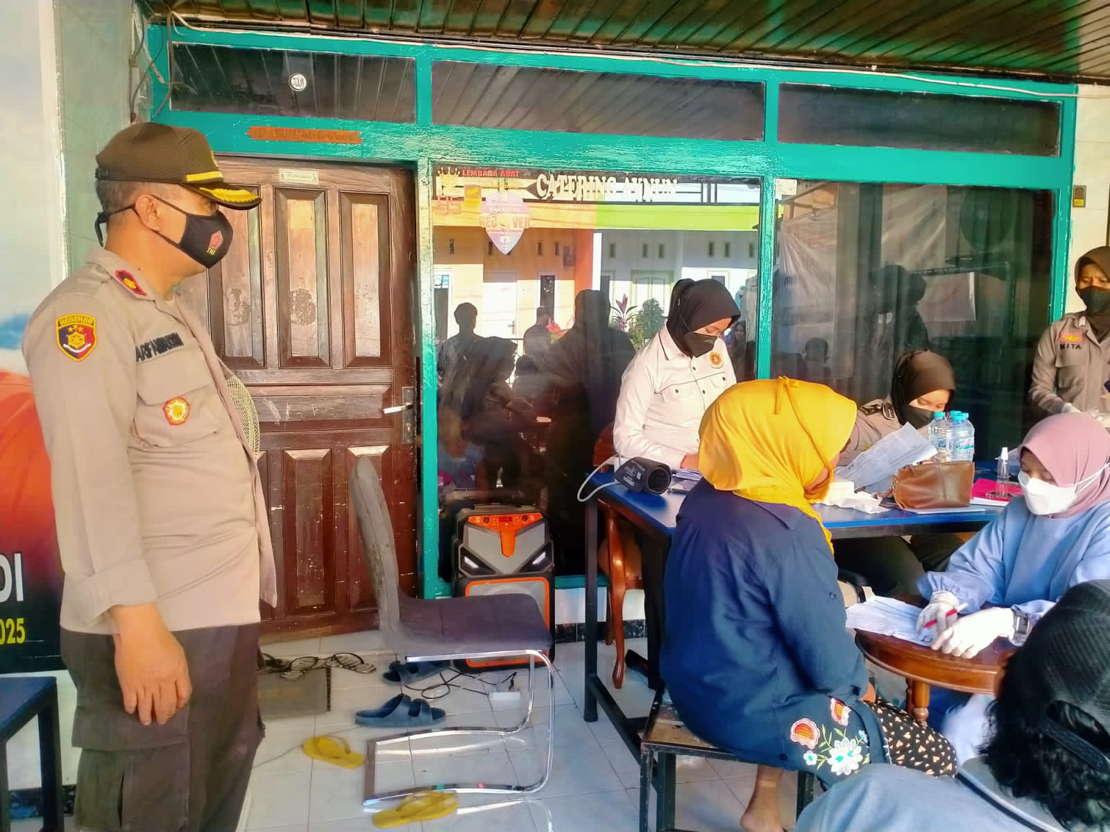 Vaksinasi Covid 19, Polsek Ujung Tanah berikan Pengamanan dan Imbauan Prokes 