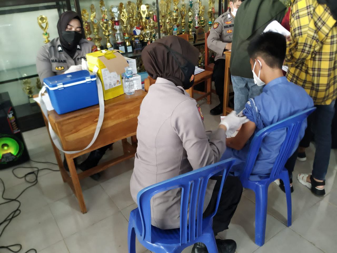 Polres Pelabuhan Makassar Terus Galakkan Vaksinasi Door to door