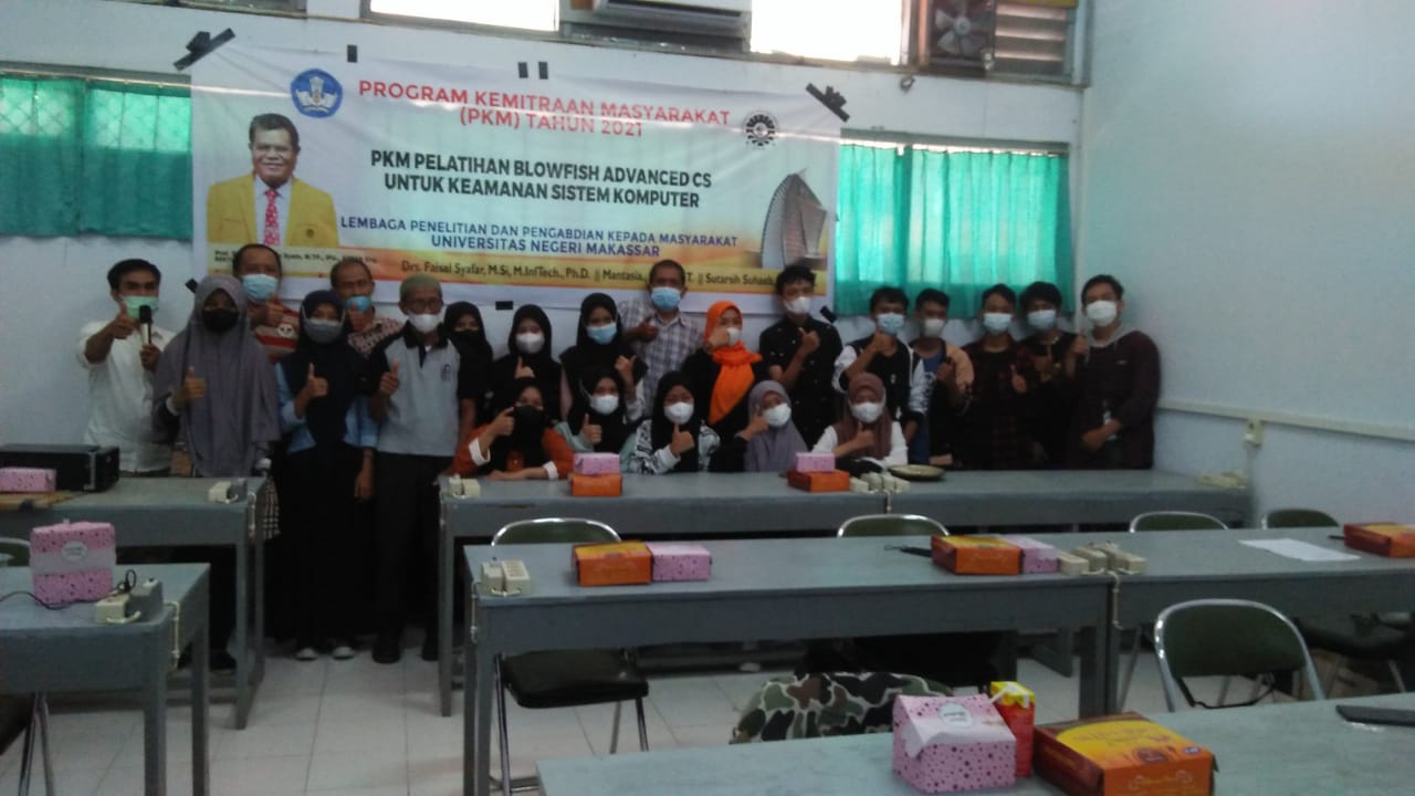 LP2M UNM Pelatihan Blowfish  Advanced CS di SMKN 5 Makassar