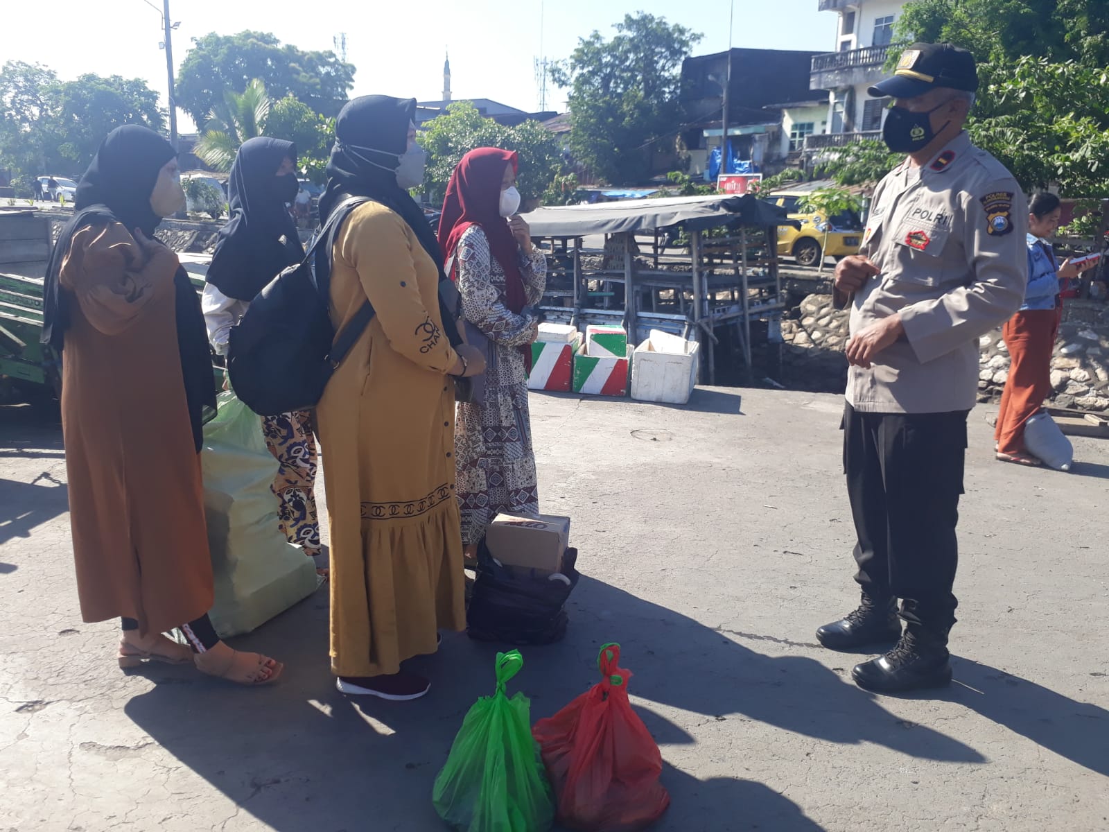 Polsek Paotere Berikan Edukasi pada Penumpang Kapal