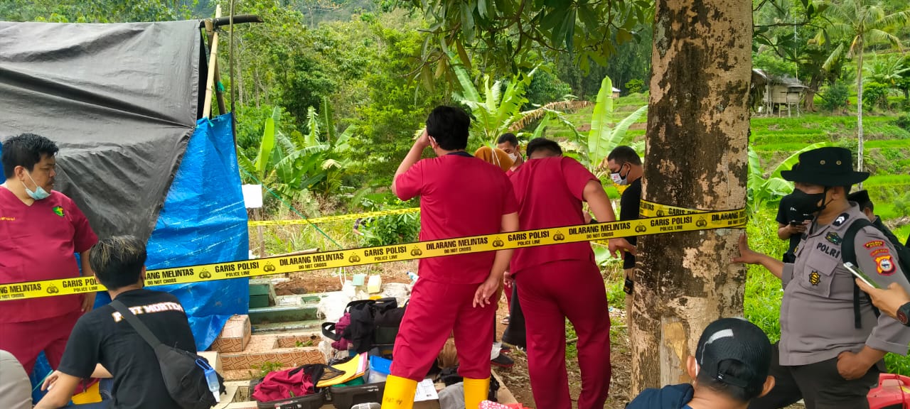 Diduga Korban Pesugihan,  Makam Dibongkar,  Jasad Diotopsi