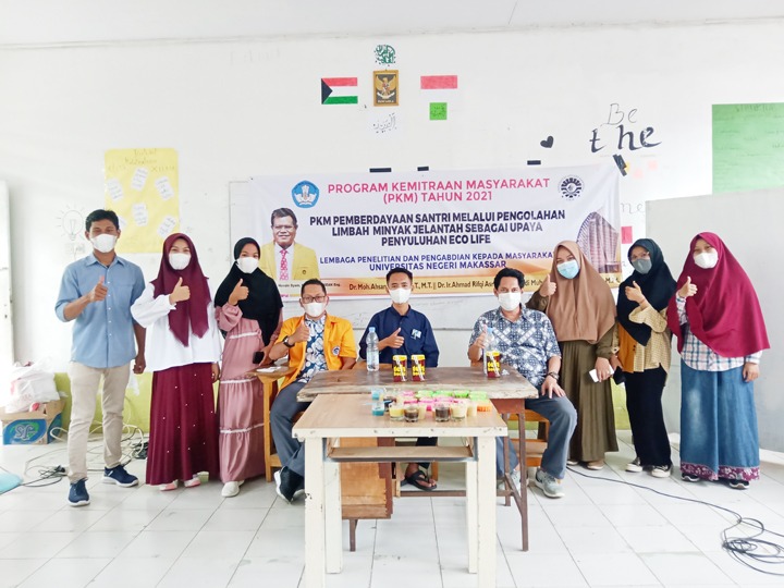 Tim PKM LP2M UNM Edukasi Santri Ponpes Darul Istiqamah Makassar