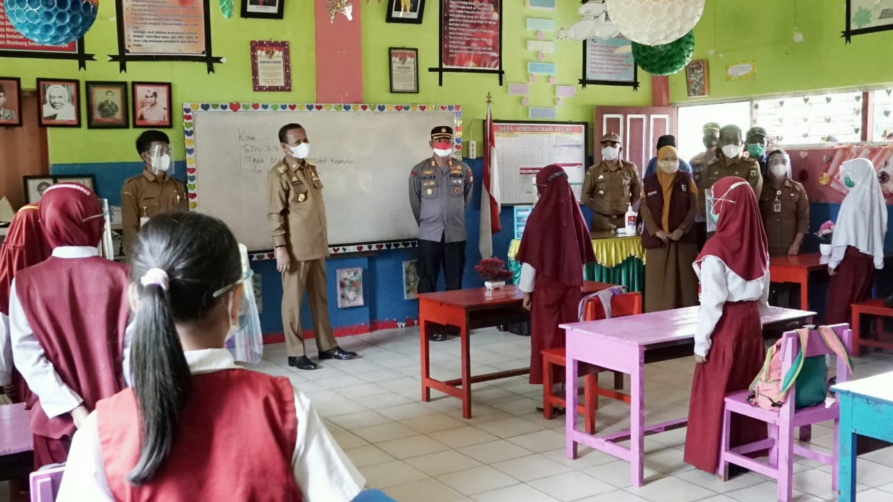 Bupati Pantau PTM di Walmas