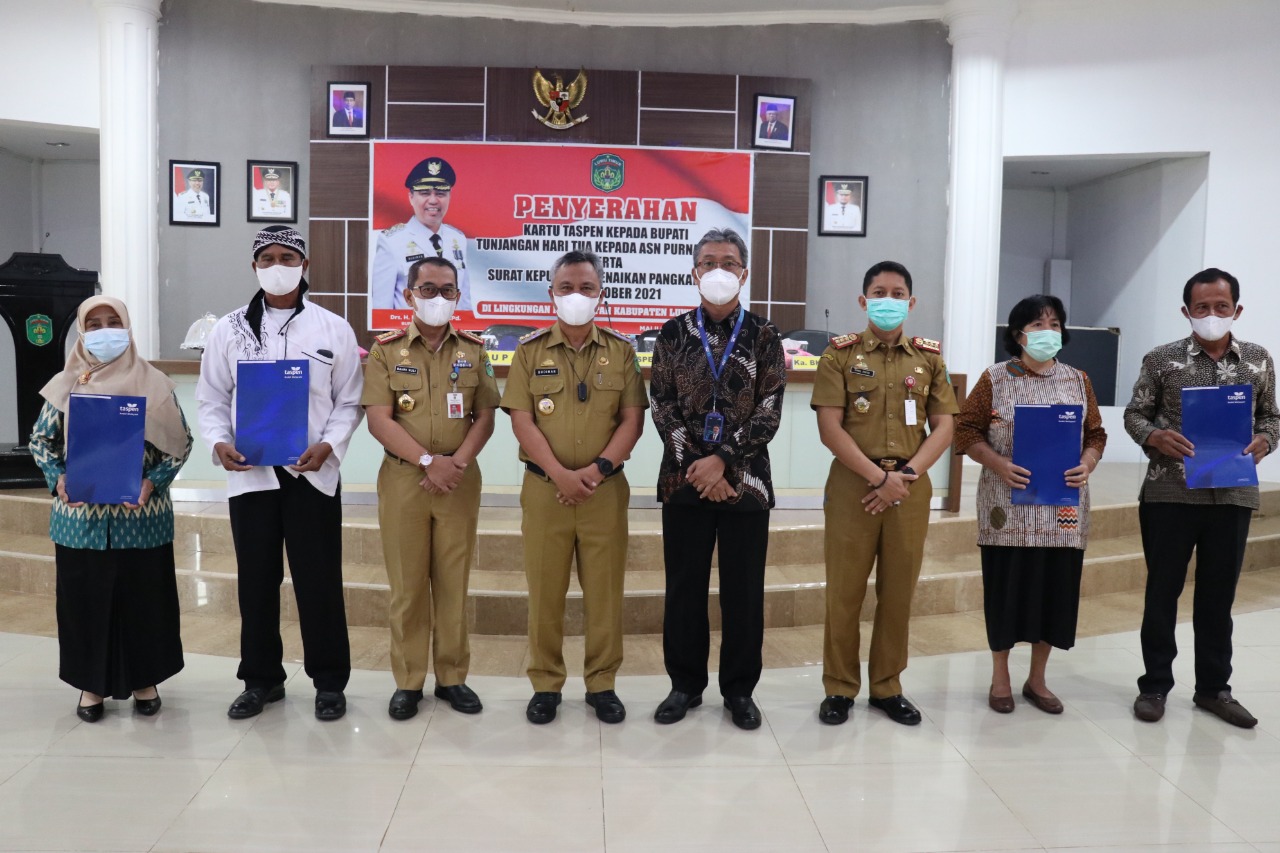 Pensiun, Bupati Terima Kartu Taspen
