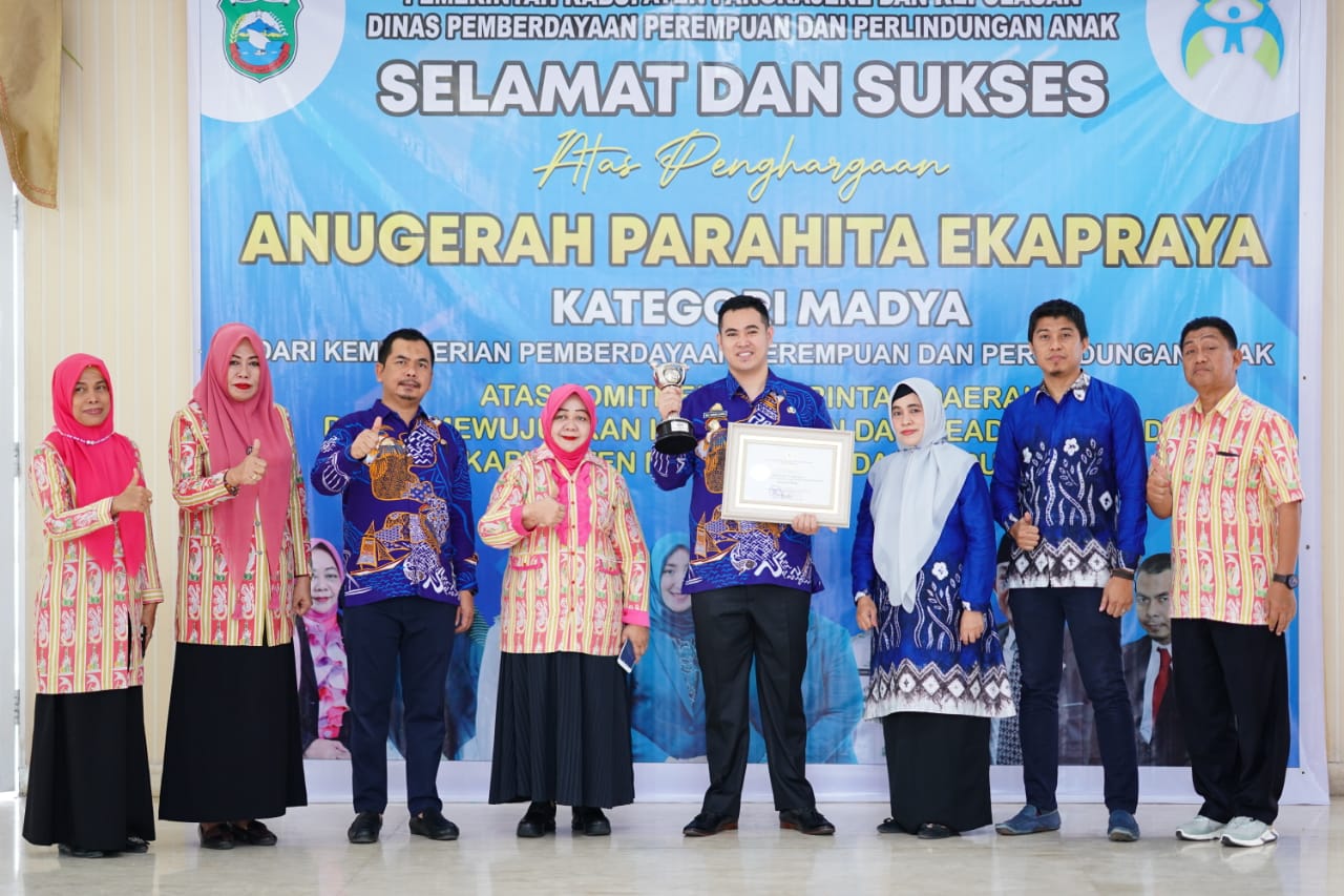 Pangkep Terima Penghargaan APE