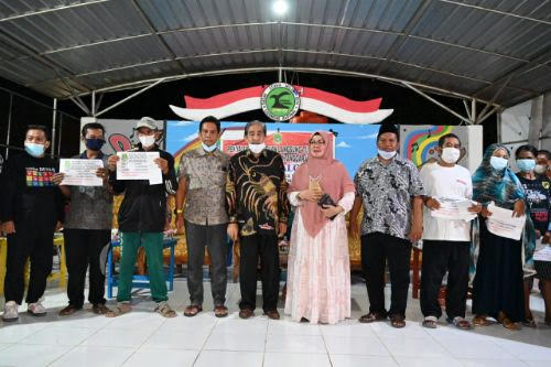 Bupati DM Tinjau BUMDes Kalosi dan Penyaluran BLT