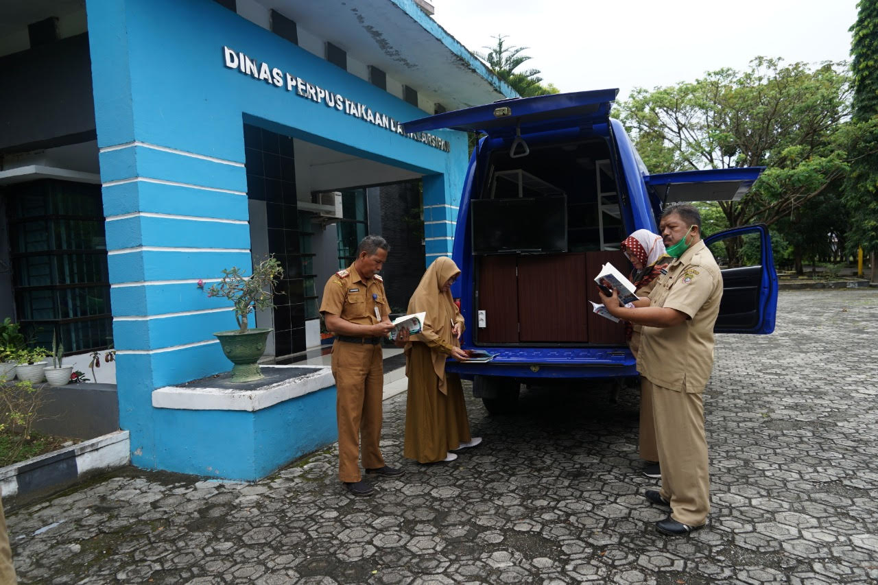 Tingkatkan Literasi Dengan Mobil Perpustakaan Keliling