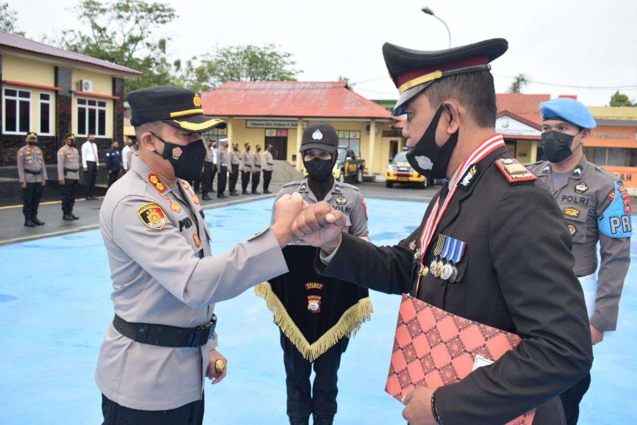 Kapolres Pimpin Upacara Pelepasan Purna Bakti