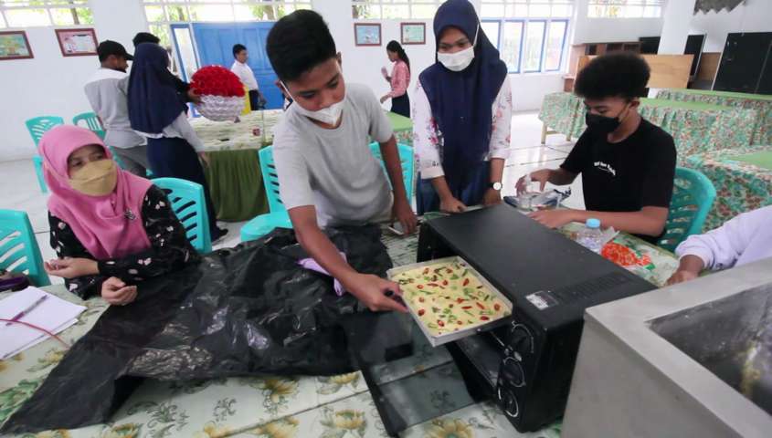 Buat Penjernih Air Sederhana dan Produksi Abon Ikan