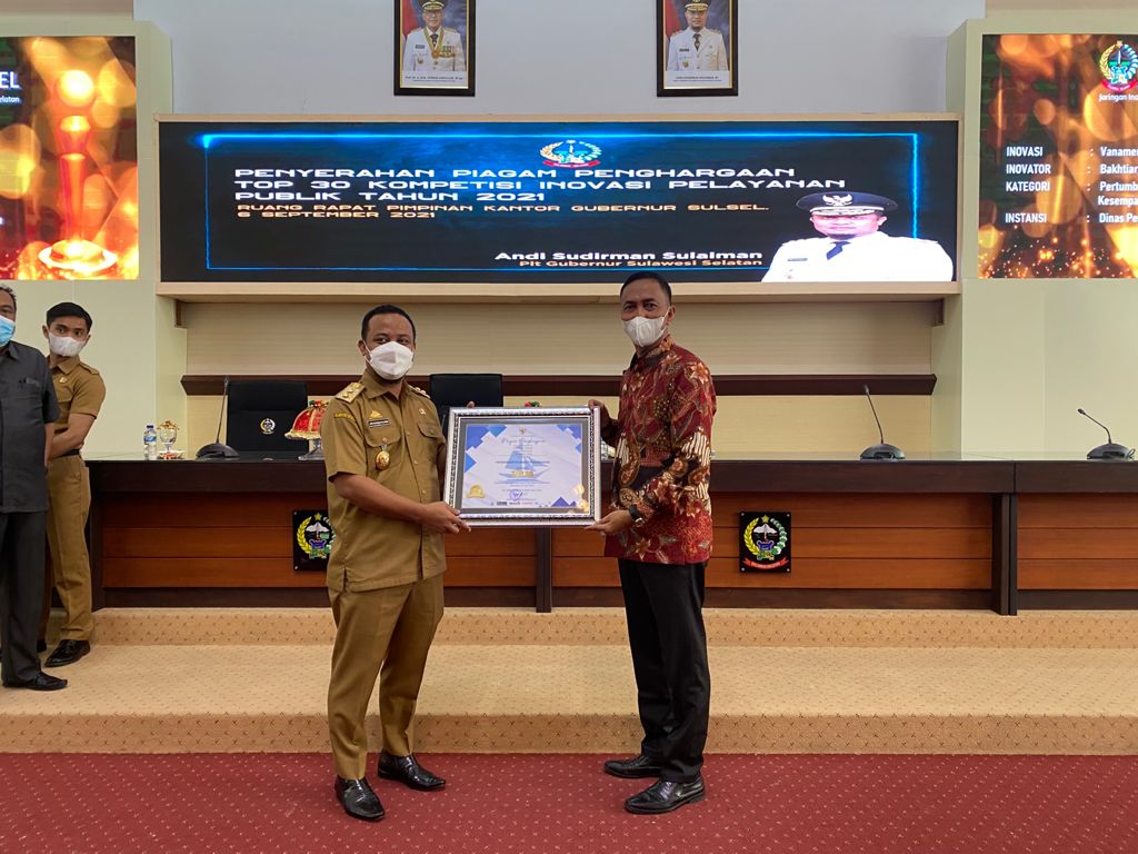 Wabup Terima Penghargaan Pelayanan Publik