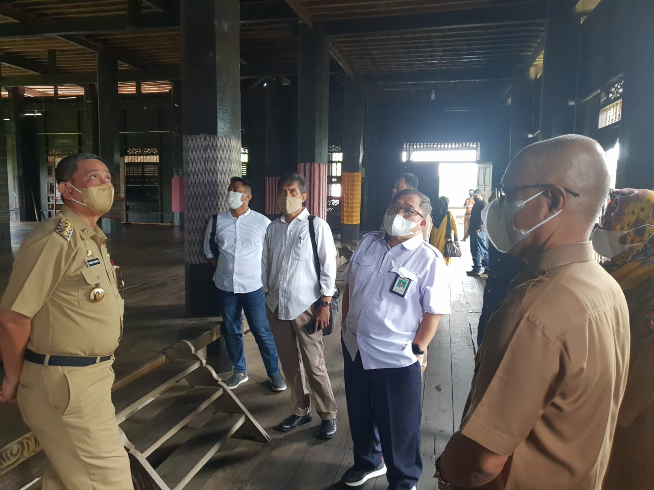 Amran Tinjau Rumah Adat Atakkae