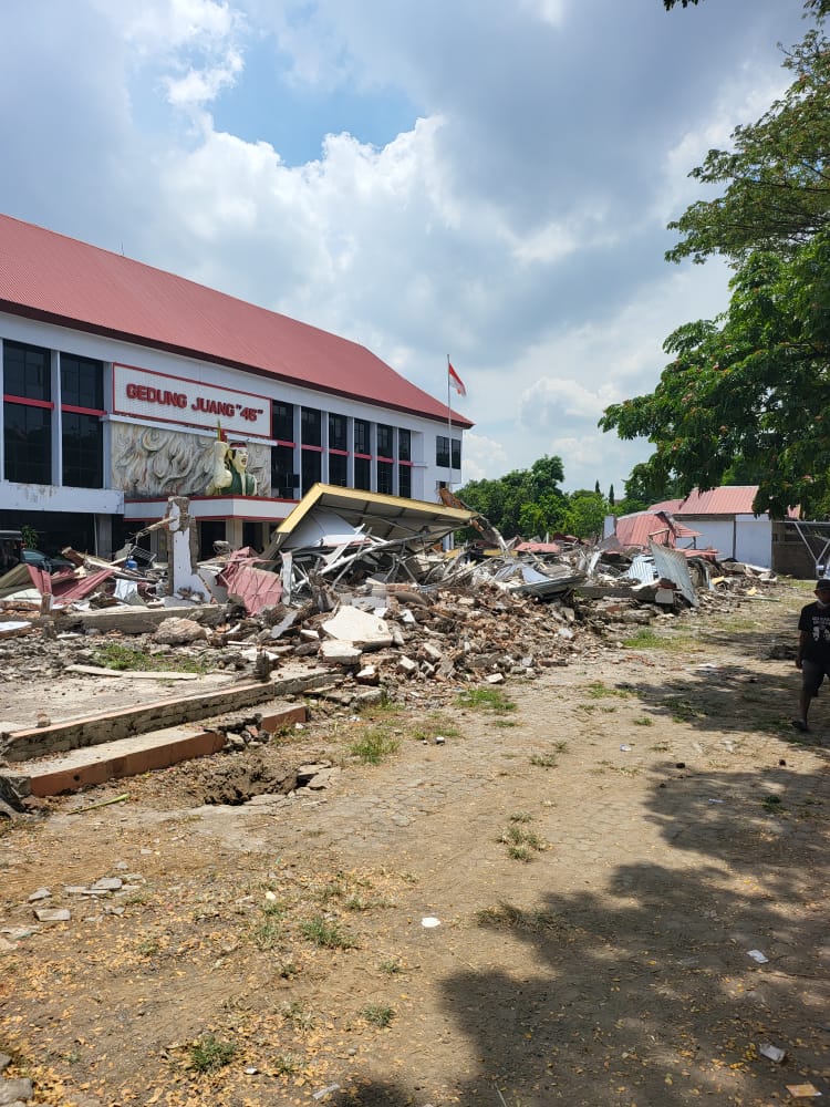 Lahan di Halaman Gedung Juang 45 Ditertibkan