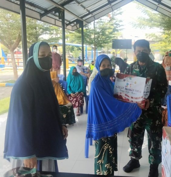 Danramil 1408-11/BKY Beri Bantuan ke  Warga Untia