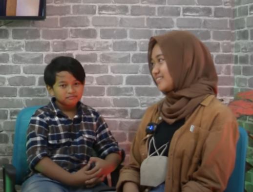 Masih SD Sudah Digaji, Kakaknya Gadis Pemaaf