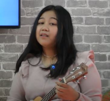 Model yang Jago Main Musik  dengan Belajar Otodidak