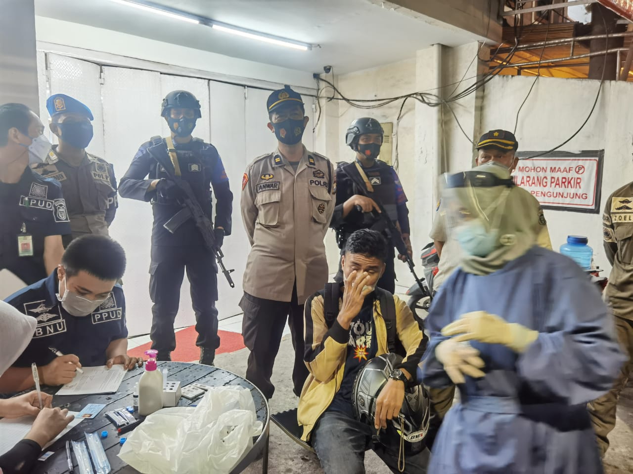 Operasi PPKM, Polres Pelabuhan Makassar terus Awasi Kedisiplinan Prokes