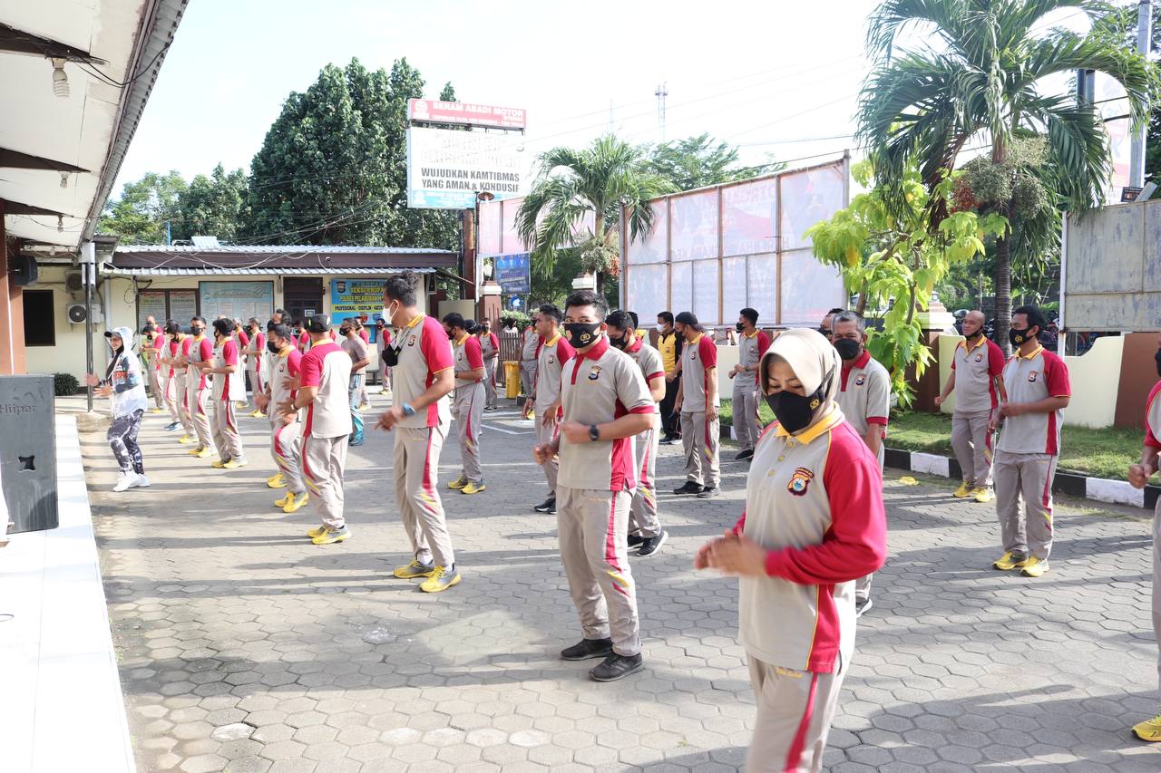 Kapolres Pelabuhan Makassar pimpin Olah Raga Bersama