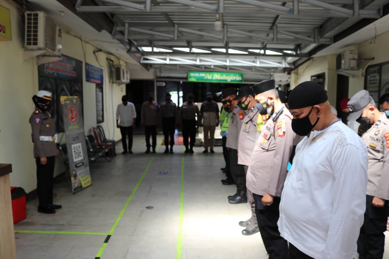 Tim Oncall Polres Pelabuhan Makassar Regu II Gelar Apel Pengecekan