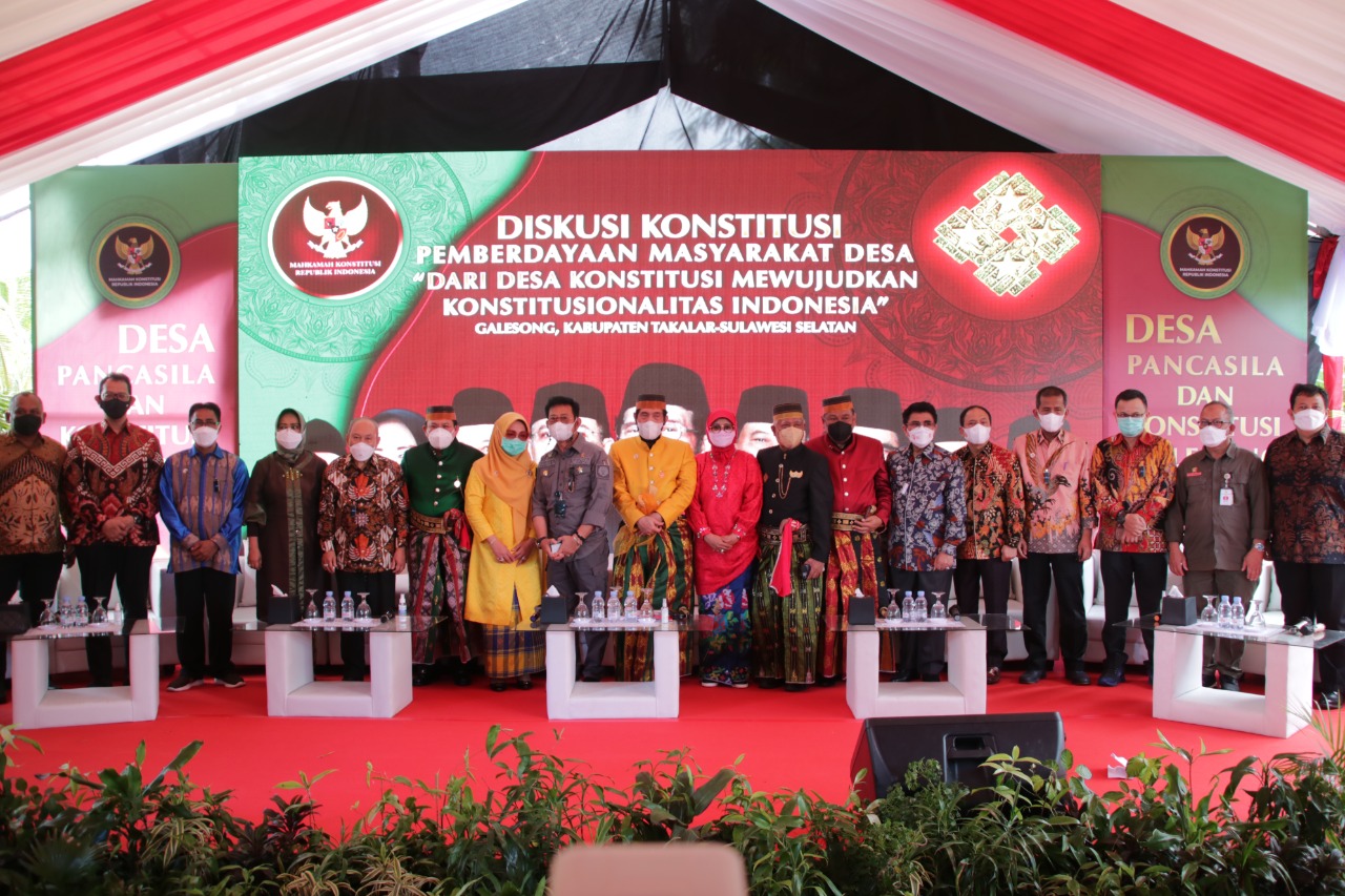 FH Unhas Ajak Sembilan Hakim MK ke Galesong, Lihat Desa Pancasila dan Konstitusi