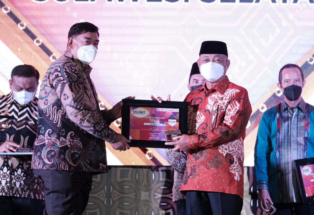 Gowa Raih Dua Penghargaan OJK Sulampua