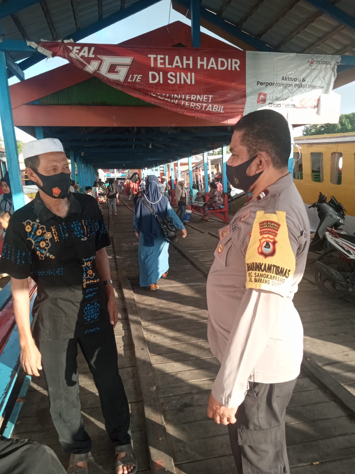 Dengan Humanis, Bhabinkamtibmas Pulau Barrang Lompo berikan Edukasi Prokes