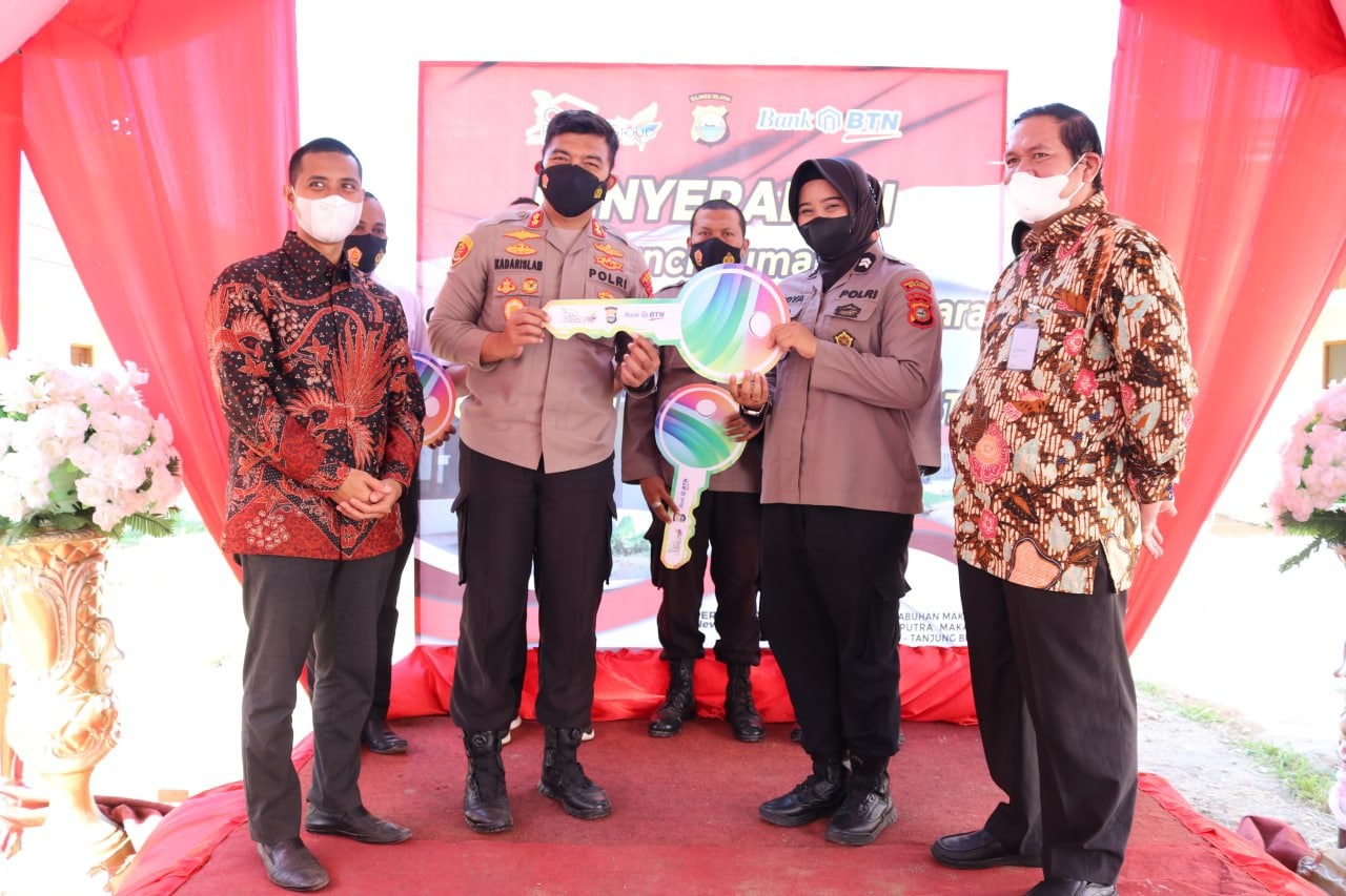 Perumahan cluster Dermaga Bhayangkara, Kapolres AKBP Kadarislam lakukan Penyerahan Kunci