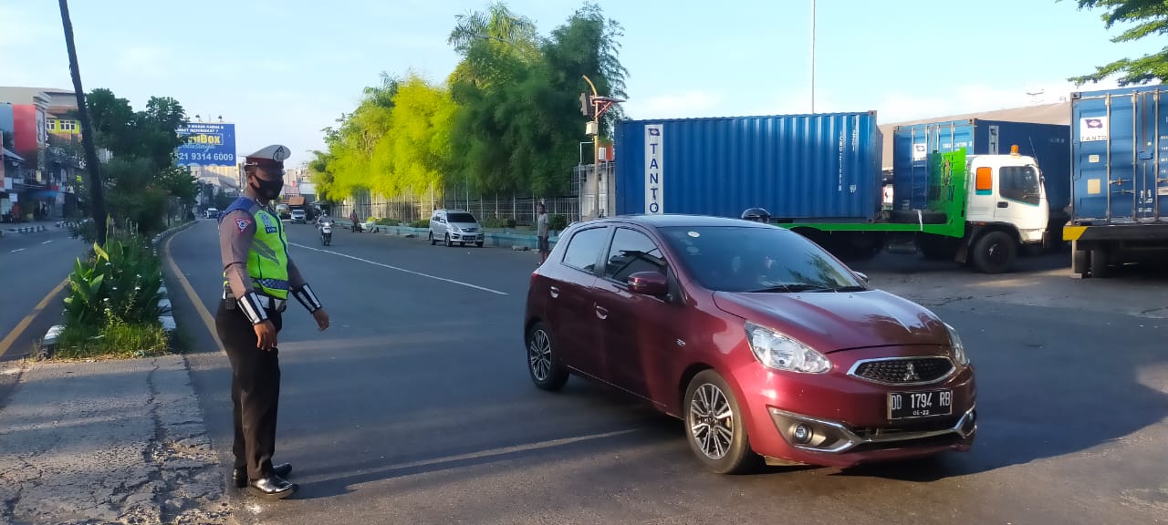 Satlantas Polres Pelabuhan Makassar lakukan Pengaturan Lalu Lintas Pagi Hari