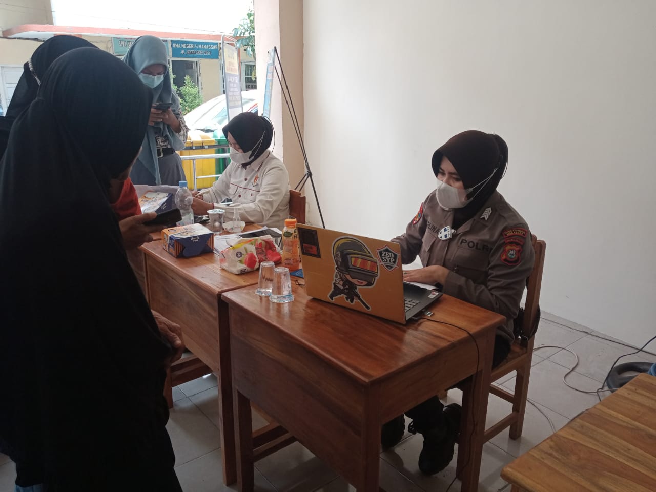 Srikandi Polres Pelabuhan Makassar  Gencar Pemberian Vaksin