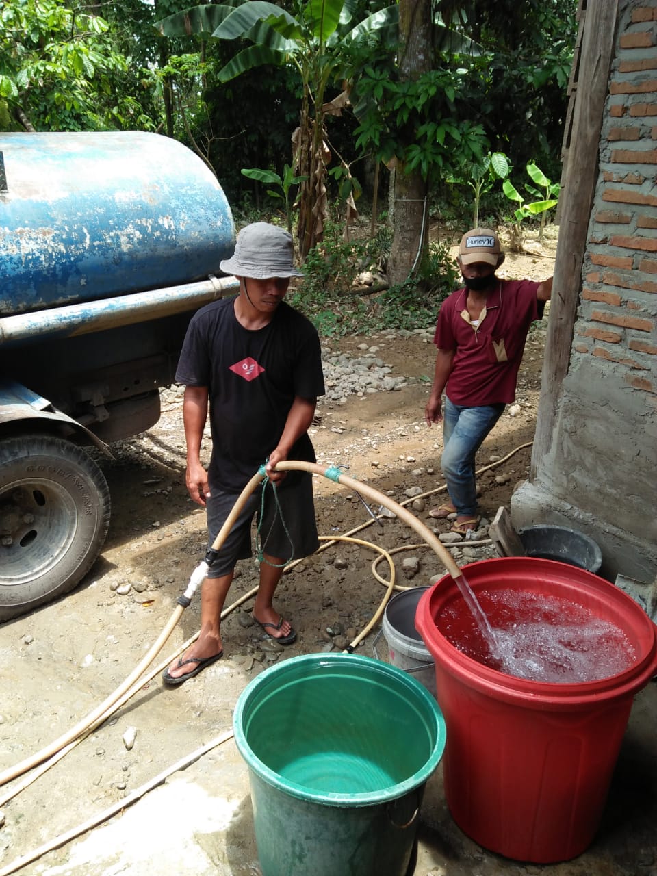 PDAM Luwu Pasok Air Bersih  untuk Korban Banjir