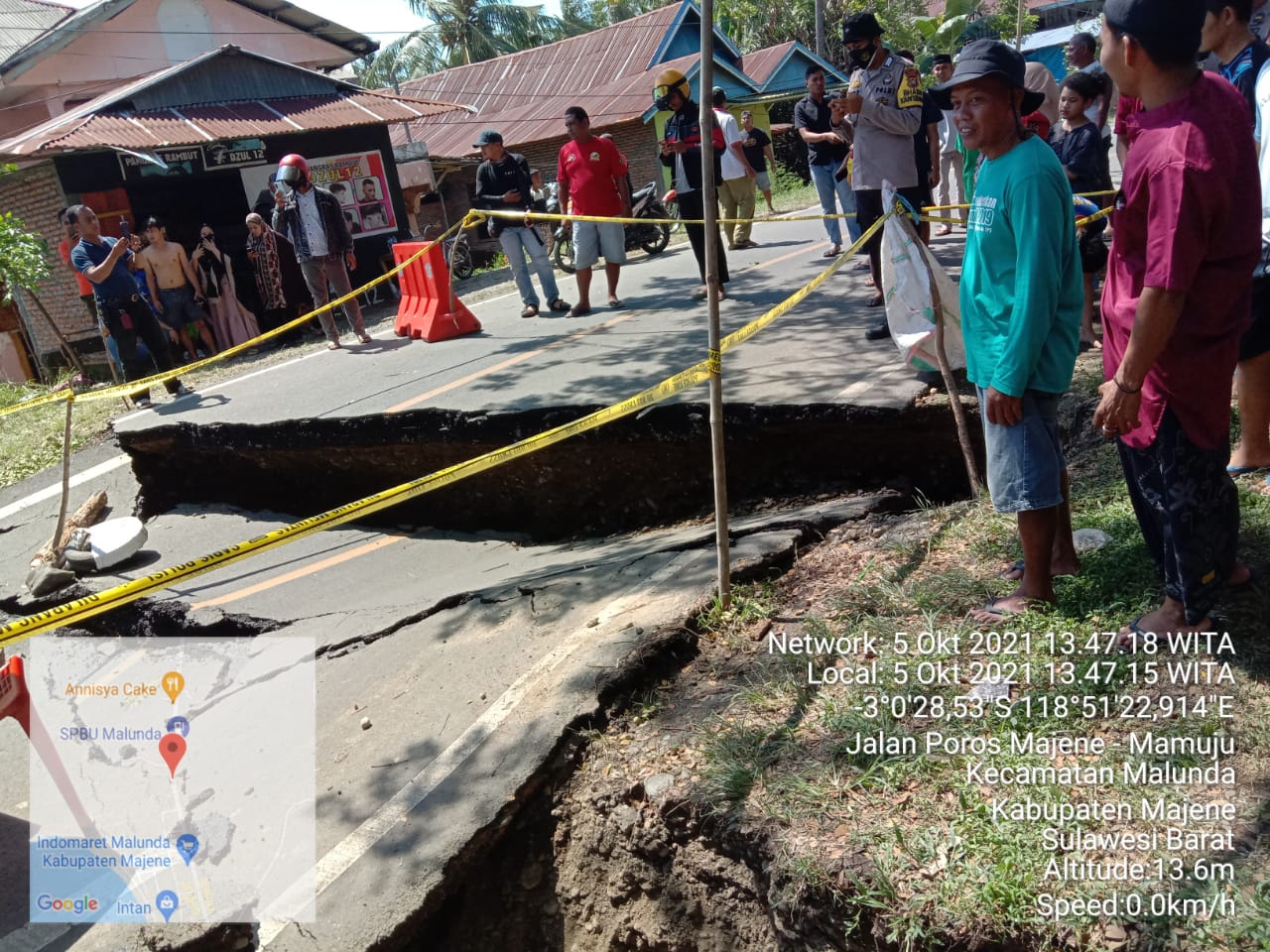 Jalan Trans Sulawesi di Sulbar Ambles