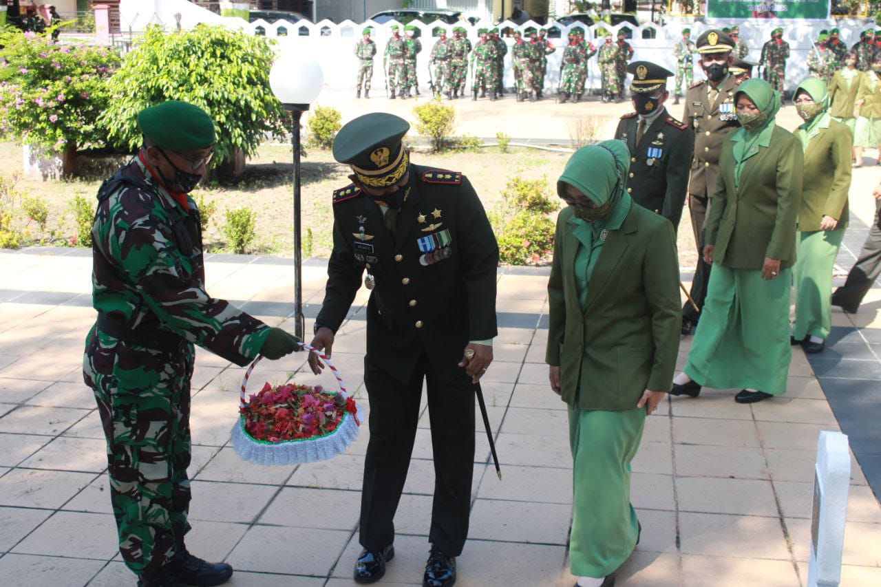 HUT TNI, Dandim Pimpin Tabur Bunga