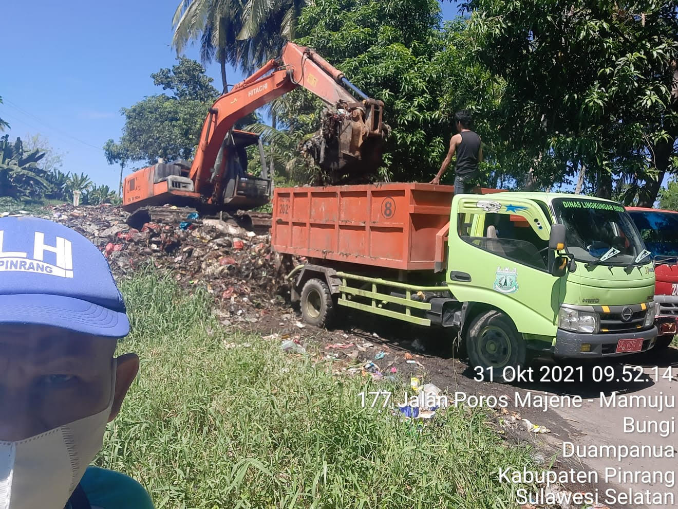 Dinas PerkimLH Angkut Tumpukan Sampah