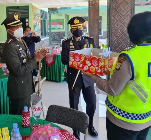 Kapolres Beri Kejutan di HUT TNI