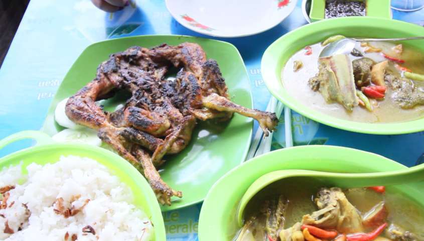 Habiskan 400 Ekor Ayam dan 80 Liter Beras Sehari