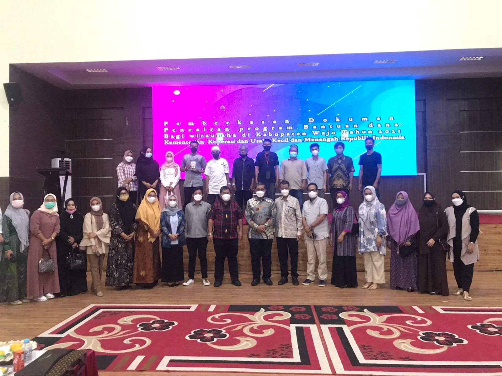 Masyarakat Pelaku UMKM Terima Bantuan Tahap I