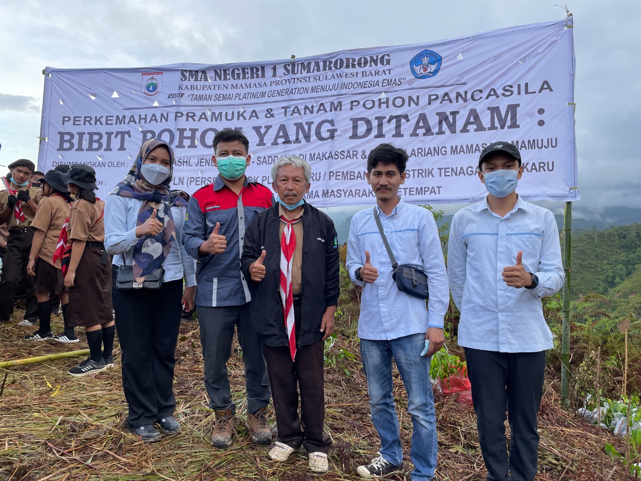 PLN UPDK Bakaru dan SMAN 1 Sumarorong Tanam 2.000 Pohon di DAS Mamasa
