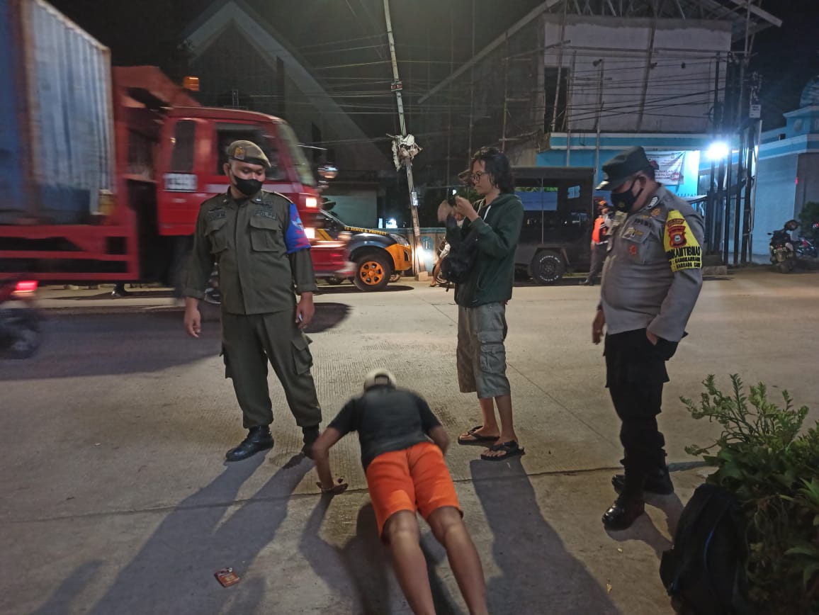 Polres Pelabuhan Makassar terus Berikan Sanksi pada Pelanggar Prokes