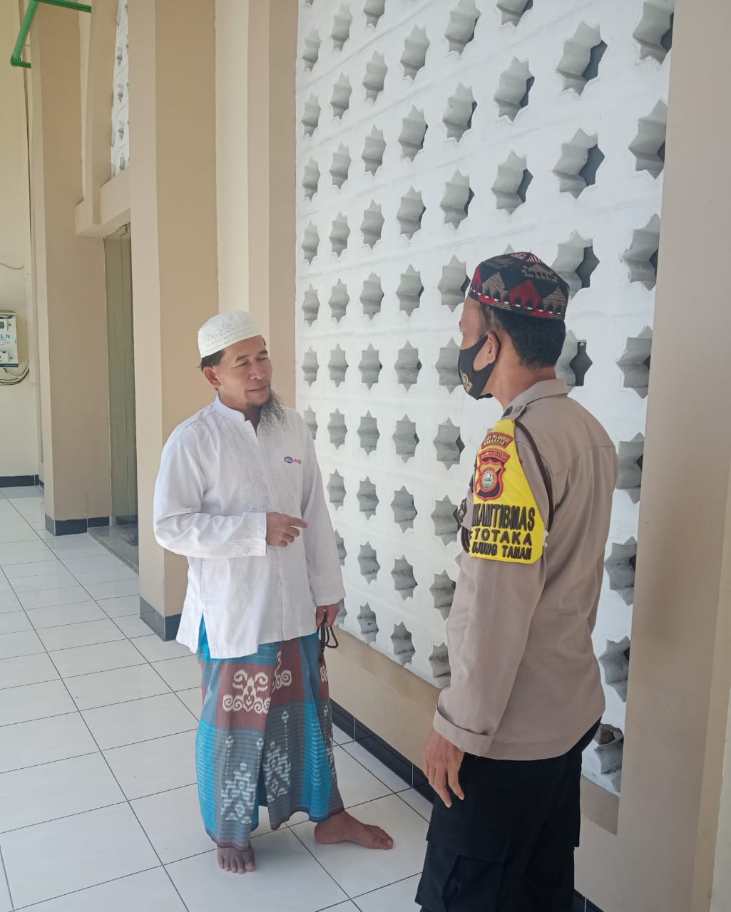 Bhabinkamtibmas Totaka Sampaikan imbauan Kamtibmas dan Prokes